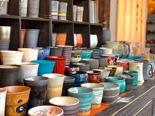 japanese_pottery_in_tokyo