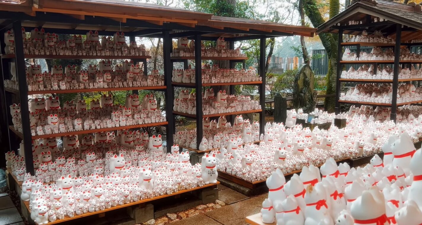 Maneki-neko in Gotokuji Temple