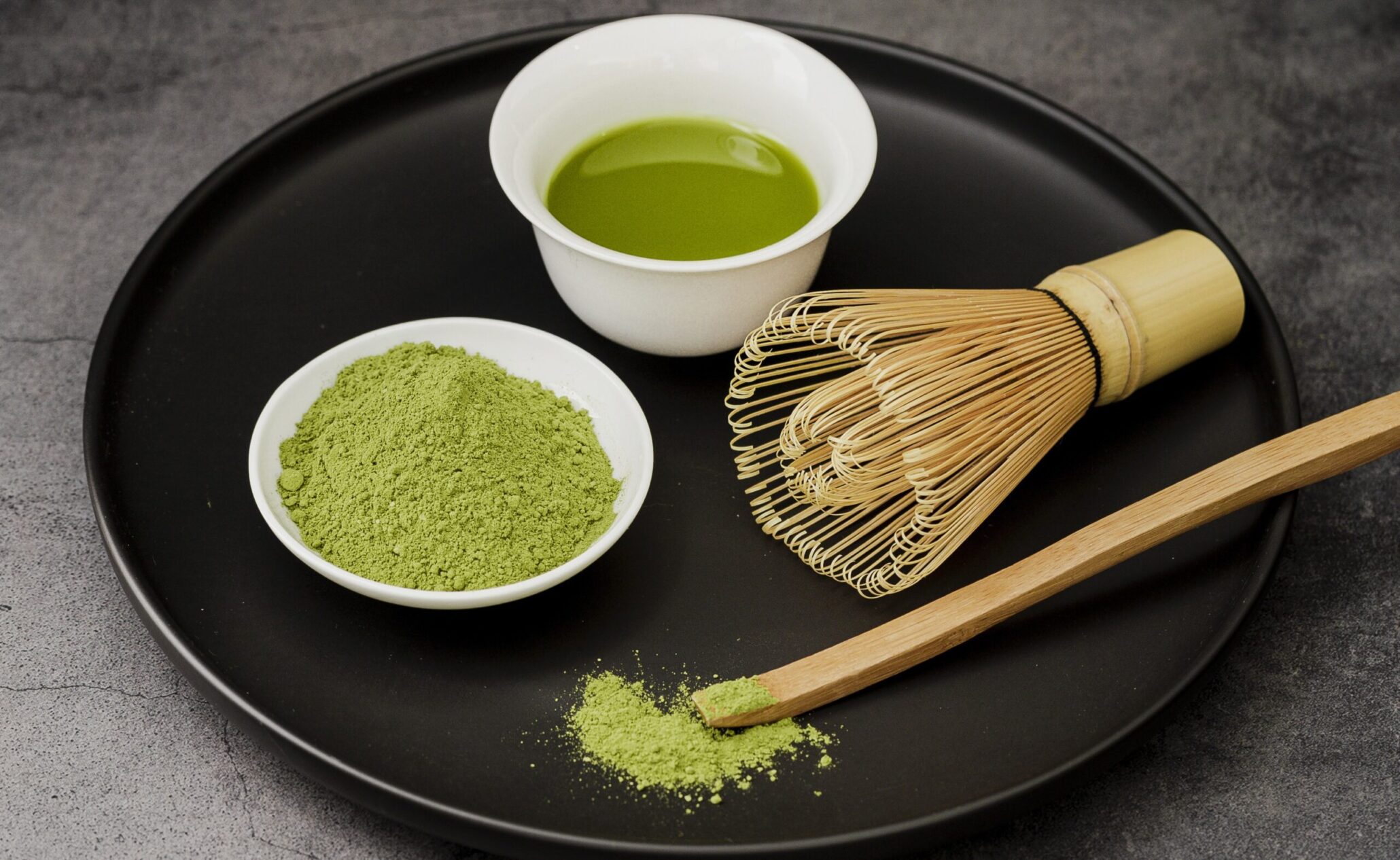 matcha-tea-cup-bamboo-whisk-plate matcha-tea-cup-bamboo-whisk-plate