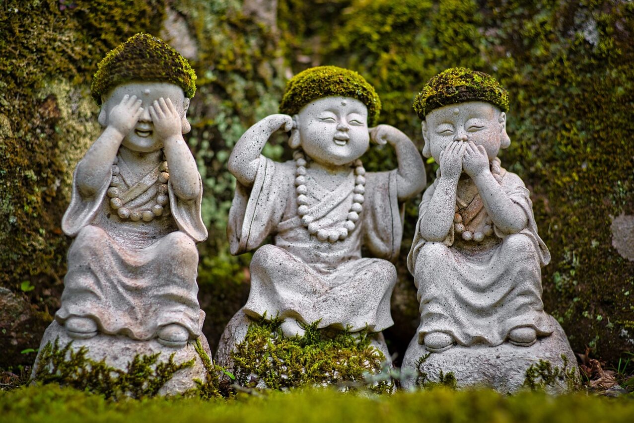 buddhist statues on mt misen