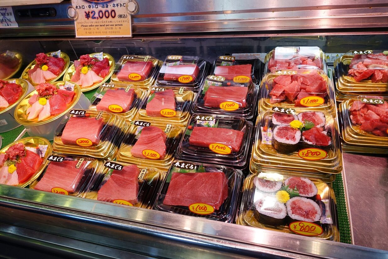 Fresh tuna at Kurogin in Kuromon Market