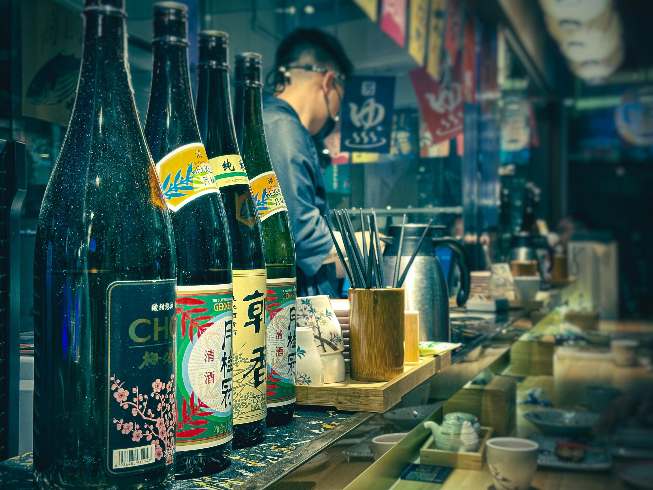 Sake bar in Tokyo by Vic Hsu