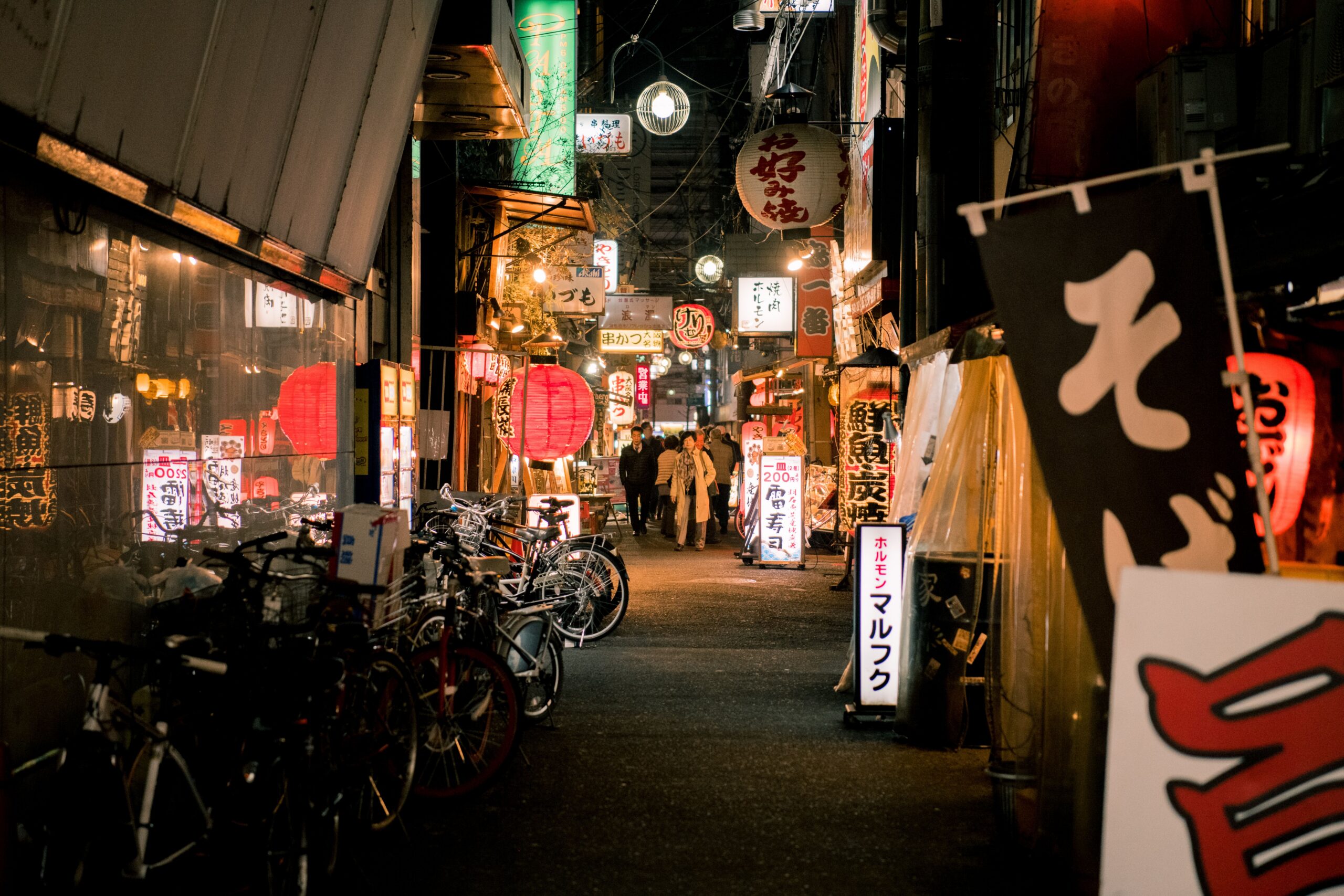Tokyo Izakaya street by Satoshi
